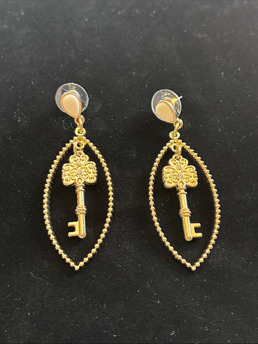 Mary Kay Gold Key Drop Earrings - Picture 1 of 1